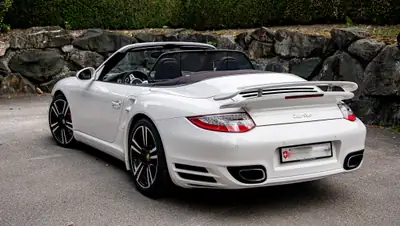 Porsche 911 Cabrio Turbo PDK — 500 ch, cabriolet mythique, 49 500 km seulement — Heckansicht