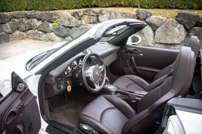Porsche 911 Cabrio Turbo PDK — 500 ch, cabriolet mythique, 49 500 km seulement — Innenraum
