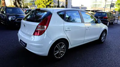 Hyundai i30 1.6 Style — Compacte fiable de 2009, motorisation essence 126 ch — intérieur