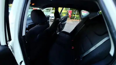 Hyundai i30 1.6 Style — Compacte fiable de 2009, motorisation essence 126 ch — Miniature 9