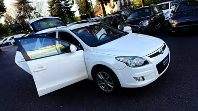Hyundai i30 1.6 Style — Compacte fiable de 2009, motorisation essence 126 ch — Miniature 13
