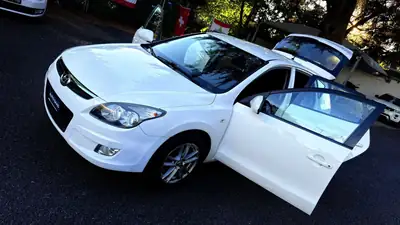Hyundai i30 1.6 Style — Compacte fiable de 2009, motorisation essence 126 ch — Miniature 14