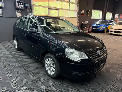 VW Polo 1.2 12V Comfortline — Citadine fiable, grand service récent et pneus neufs — side view