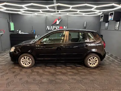 VW Polo 1.2 12V Comfortline — Citadine fiable, grand service récent et pneus neufs — rear view