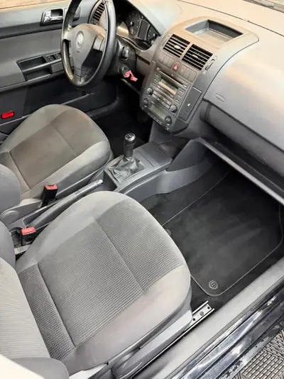 VW Polo 1.2 12V Comfortline — Citadine fiable, grand service récent et pneus neufs — Thumbnail 8