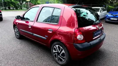 Renault Clio 1.2 16V Air 2004 — Citadine fiable sans accident, entretien économique — intérieur