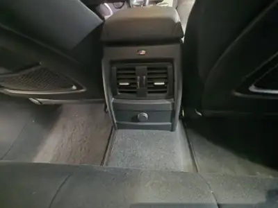BMW 320d xDrive 2015 — Berline diesel performante, 136 000 km, sans sinistre — intérieur