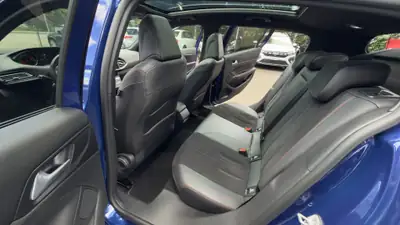 Peugeot 308 1.6 THP GT — Compacte dynamique 205 ch, essence & finition premium — Miniature 9
