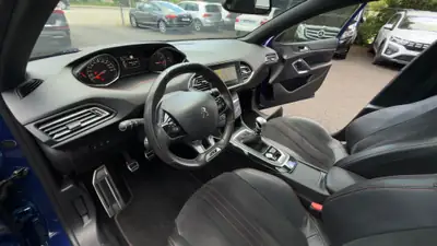 Peugeot 308 1.6 THP GT — Compacte dynamique 205 ch, essence & finition premium — Miniature 12