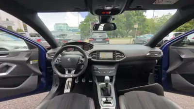 Peugeot 308 1.6 THP GT — Compacte dynamique 205 ch, essence & finition premium — Miniature 10