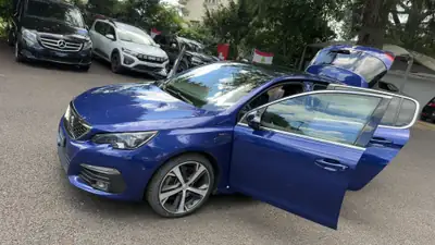 Peugeot 308 1.6 THP GT — Compacte dynamique 205 ch, essence & finition premium — Miniature 14