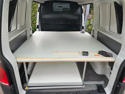 VW T6.1 2.0 TDI 110 — Utilitaire polyvalent, entretien réduit et fiable — vista posteriore