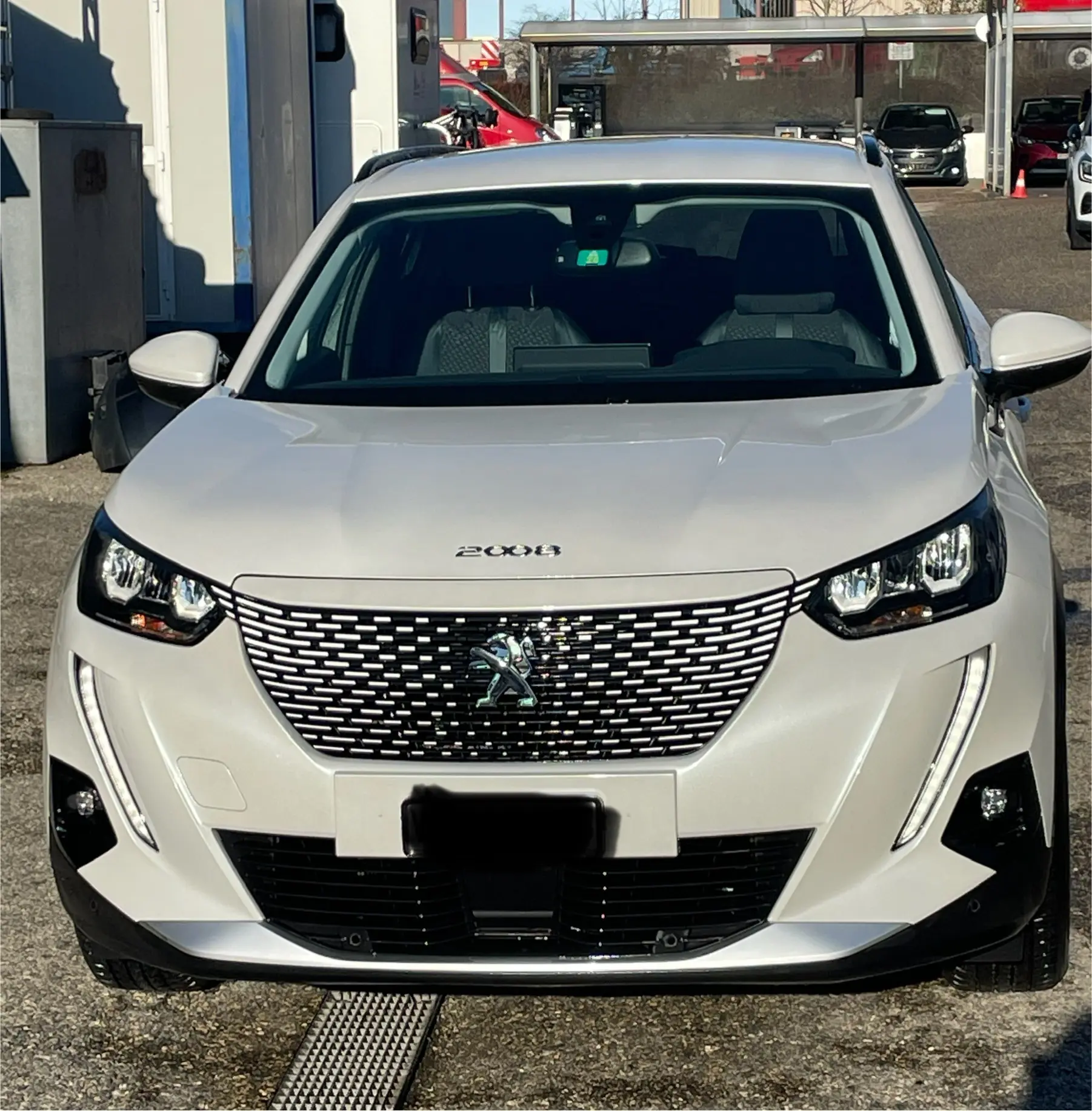 Peugeot 2008 e-Active — SUV électrique compact, 33 000 km seulement