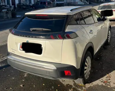 Peugeot 2008 e-Active — SUV électrique compact, 33 000 km seulement — Armaturenbrett