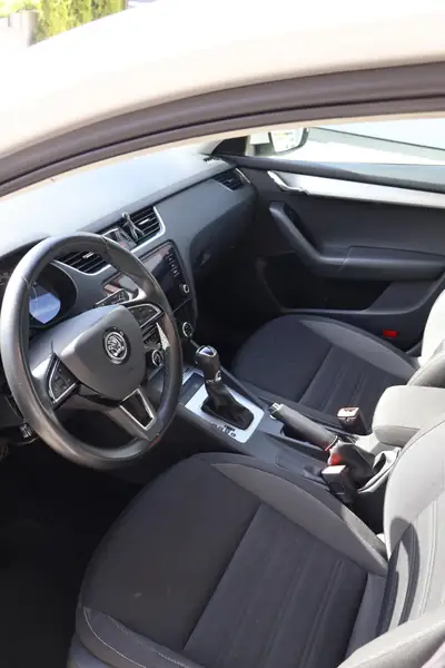 Skoda Octavia 1.6 TDI 115 — Break efficace et fiable, 185'000 km — Miniatur 9