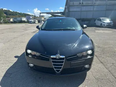 Alfa Romeo 159 SW 1.8 TBi 200 ch — Motorisation révisée, break élégant — côté