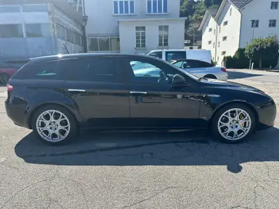 Alfa Romeo 159 SW 1.8 TBi 200 ch — Motorisation révisée, break élégant — Miniature 8