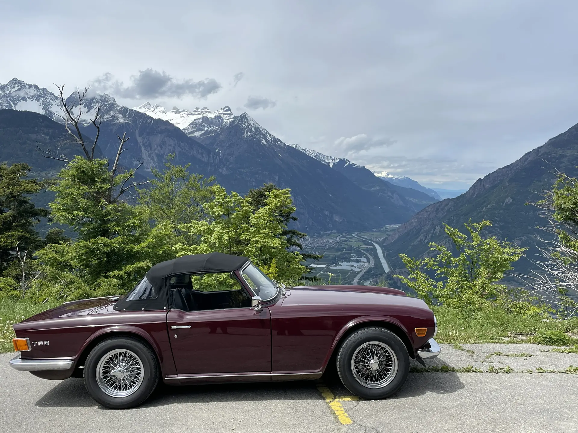 Triumph TR6 1971 — Roadster anglais mythique, 84 900 km, intérieur cuir noir
