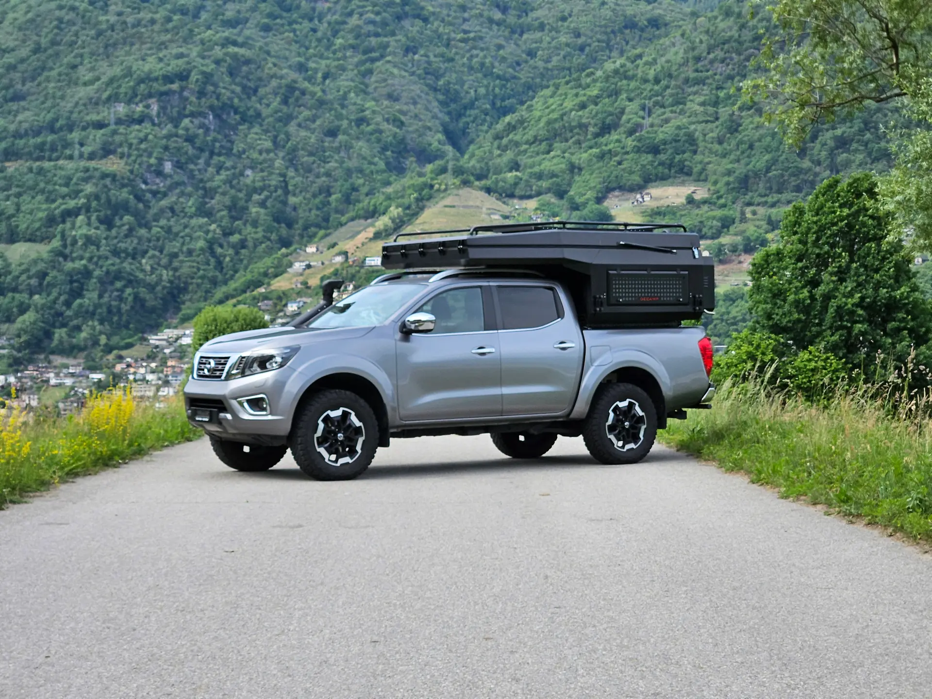 Nissan Navara 2.3 dCi Double Cab Tekna — Pickup robuste, entretien frais, 8 pneus inclus