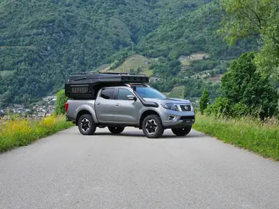 Nissan Navara 2.3 dCi Double Cab Tekna — Pickup robuste, entretien frais, 8 pneus inclus — Heckansicht