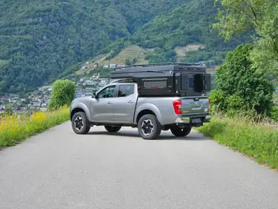 Nissan Navara 2.3 dCi Double Cab Tekna — Pickup robuste, entretien frais, 8 pneus inclus — Detail