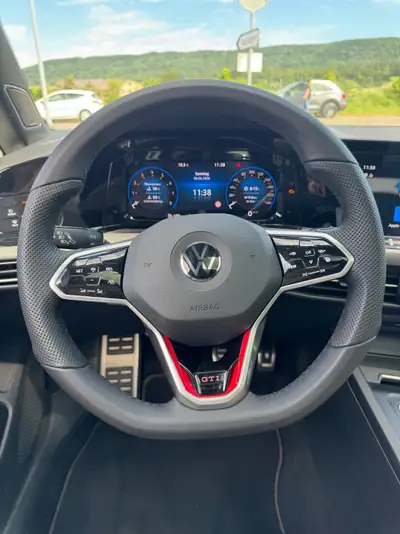 VW Golf 8 GTI 2.0 TSI — Sportive mythique, boîte manuelle, 245 ch — Miniature 7