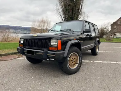 Jeep Cherokee 4.0 Limited ABS — Un SUV emblématique des années 90, robuste et polyvalent — Außenansicht