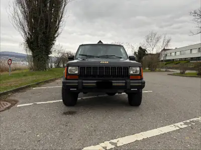 Jeep Cherokee 4.0 Limited ABS — Un SUV emblématique des années 90, robuste et polyvalent — Innenraum