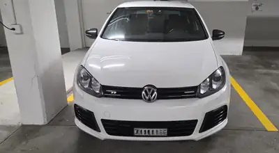 VW Golf 2.0 TSI R 4motion — 270 ch tout-terrain, transmission manuelle sportive — exterior view