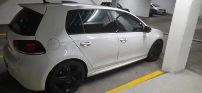 VW Golf 2.0 TSI R 4motion — 270 ch tout-terrain, transmission manuelle sportive — side view