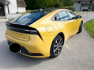 Toyota Prius 2.0 Plug-In-Hybrid Style 2023 — Technologie hybride rechargeable, faible kilométrage — rear view