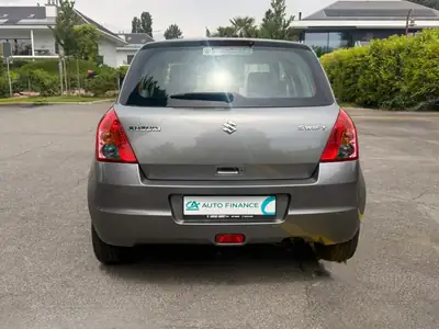 Suzuki Swift 1.3i 16V GL — Citadine fiable et économique, sans accident — tableau de bord