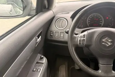 Suzuki Swift 1.3i 16V GL — Citadine fiable et économique, sans accident — Miniature 11