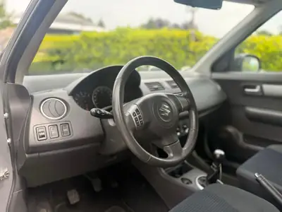Suzuki Swift 1.3i 16V GL — Citadine fiable et économique, sans accident — Miniature 13