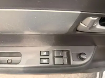 Suzuki Swift 1.3i 16V GL — Citadine fiable et économique, sans accident — Miniature 14