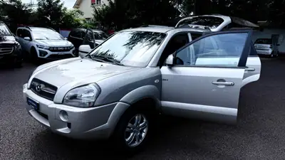 Hyundai Tucson 2.0 Style 4WD — SUV fiable, 75 000 km, sans accident — Miniature 12
