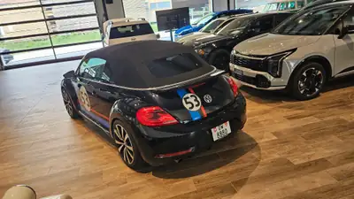 VW Beetle Cabrio 2.0 TSI Sport — Décapotable iconique, 211 ch dynamiques et design rétro-moderne — Thumbnail 14