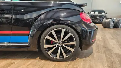 VW Beetle Cabrio 2.0 TSI Sport — Décapotable iconique, 211 ch dynamiques et design rétro-moderne — Thumbnail 17