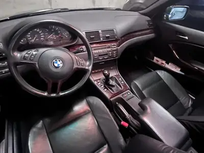 BMW 318Ci 2004 — Cabriolet de prestige, sans accident, sans kilométrage excessif — intérieur