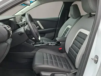 Citroën C4 1.2 PureTech Max 2025 — Berline compacte dynamique, 19 000 km seulement — Detail