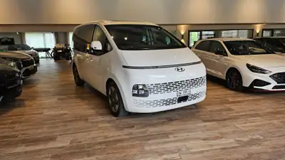 Hyundai Staria 2.2 CRDi Vertex 4WD — Monospace 9 places, 4x4, équipement premium — dashboard