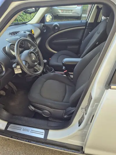 MINI Countryman 1.6i Cooper ALL4 — Polyvalence compacte et motricité intégrale — Miniature 8