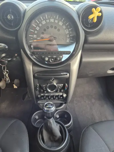 MINI Countryman 1.6i Cooper ALL4 — Polyvalence compacte et motricité intégrale — Miniature 9