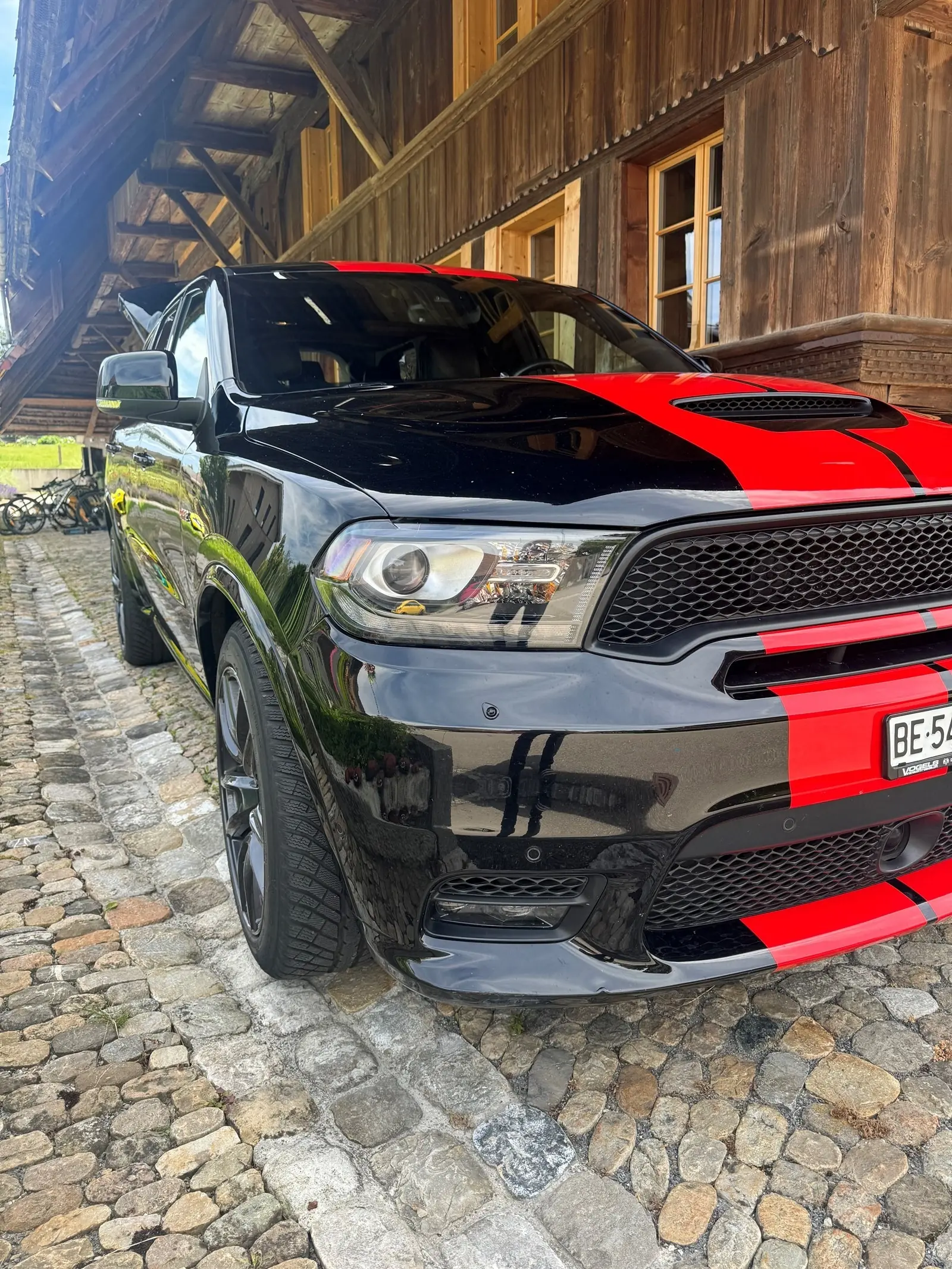 Dodge Durango SRT 392 — Monstre américain 481 ch, 6 places, tout-terrain — Außenansicht