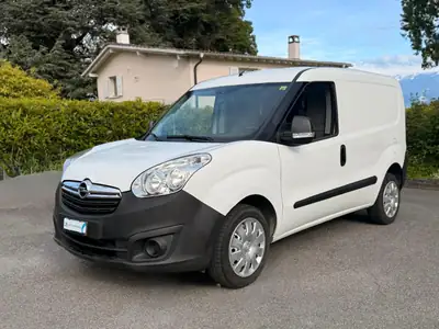 Opel Combo 1.4i — Utilitaire polyvalent, économique et sans sinistre — côté