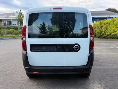 Opel Combo 1.4i — Utilitaire polyvalent, économique et sans sinistre — détail