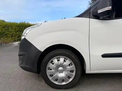 Opel Combo 1.4i — Utilitaire polyvalent, économique et sans sinistre — intérieur