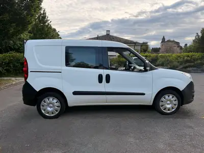 Opel Combo 1.4i — Utilitaire polyvalent, économique et sans sinistre — Miniature 8