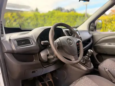 Opel Combo 1.4i — Utilitaire polyvalent, économique et sans sinistre — Miniature 13