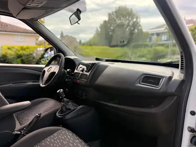 Opel Combo 1.4i — Utilitaire polyvalent, économique et sans sinistre — Miniature 15